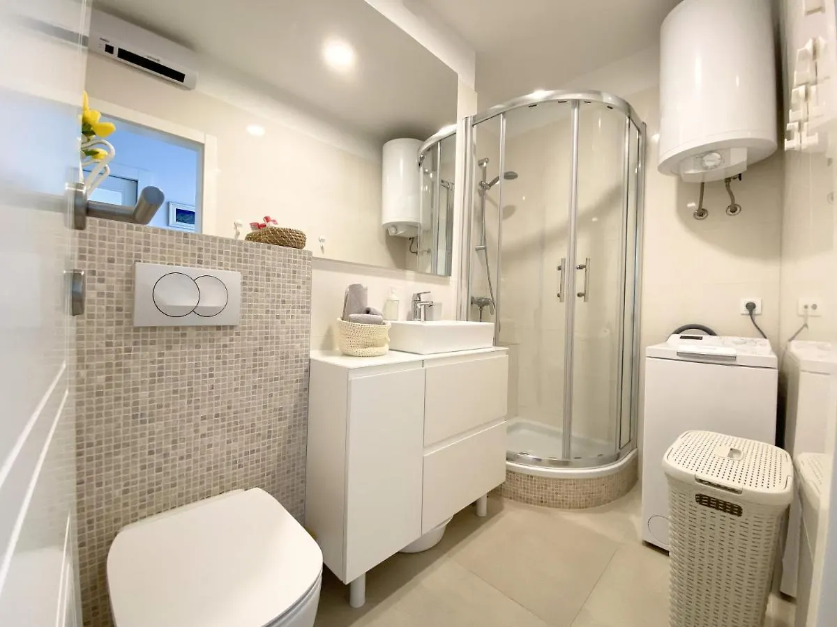 White 5 Apartment Split