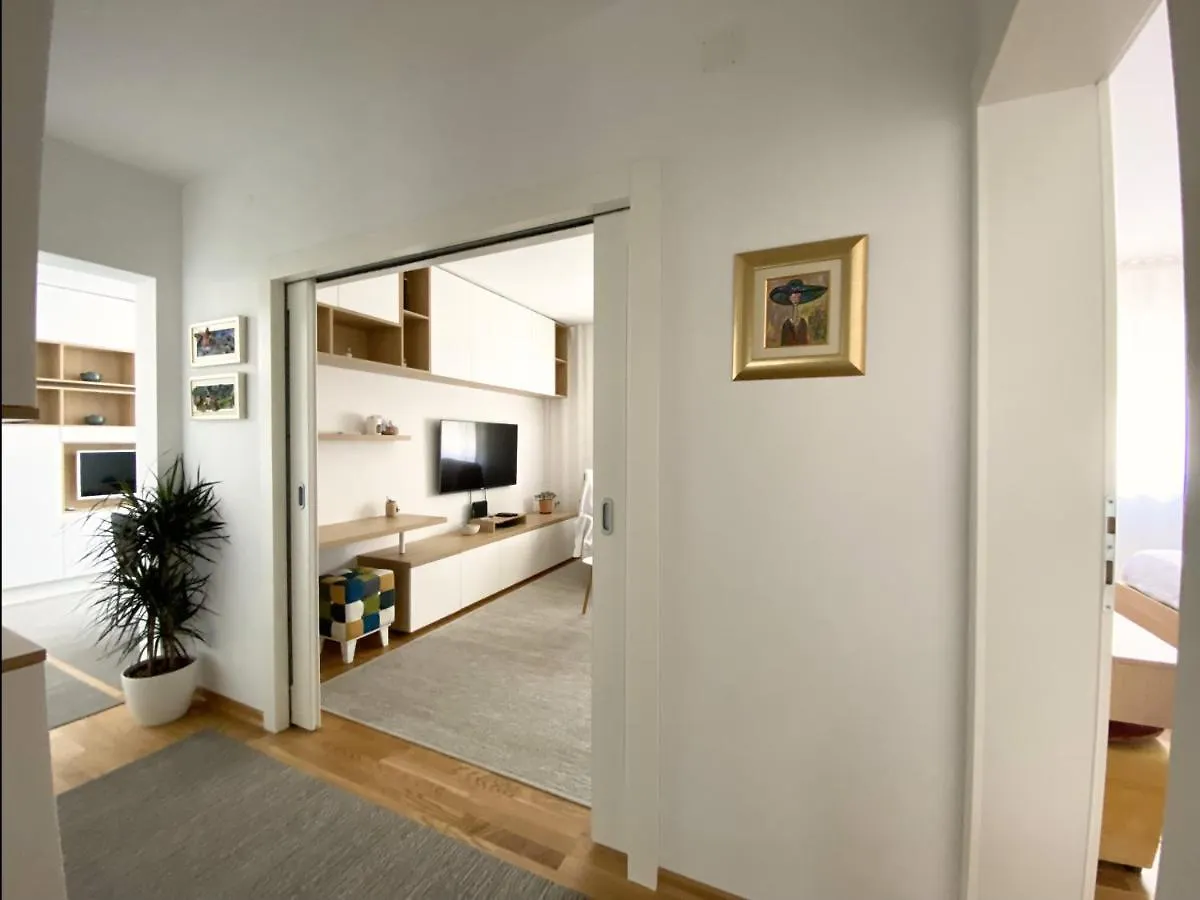 White 5 Apartment Split 0*,  Croatia